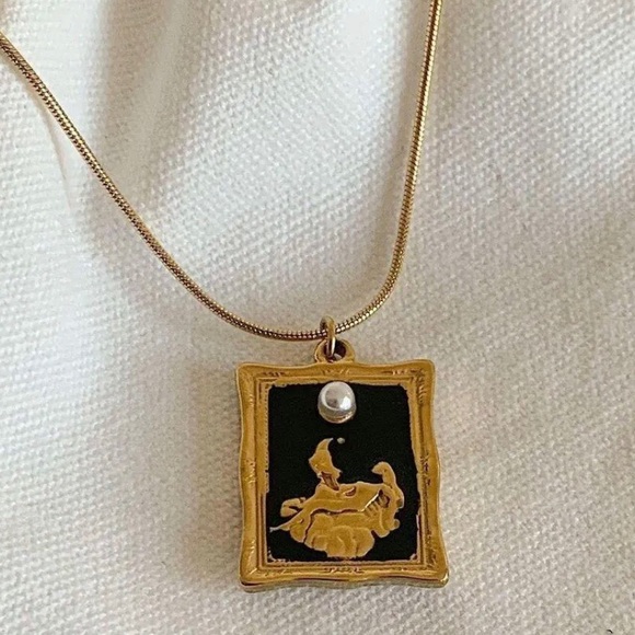 Reclining Woman Portrait Painting Artistic Picture Frame Pearl 18K Gold Necklace - Picture 3 of 16